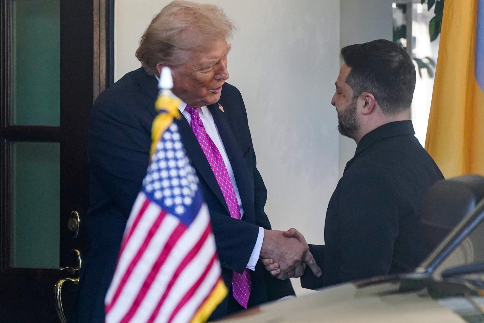 "Mislim da izgleda prekrasno u svojoj jakni", kazao je, prenosi Sky News. 