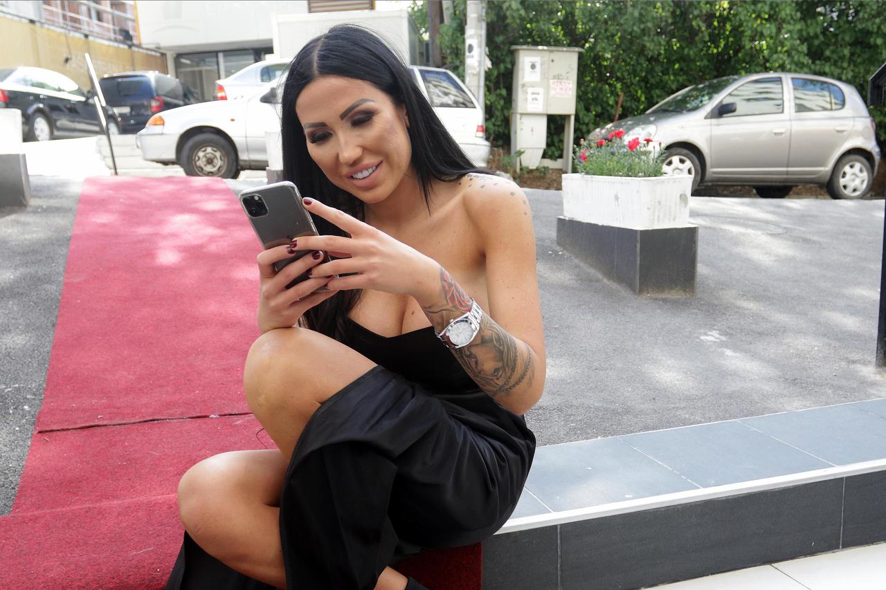 Starlet Tijana Ajfon (Tijana Maksimovic) opened beauty salon "Coco and Ti".Starleta Tijana Ajfon (Tijana Maksimovic) otvorila salon lepote "Coco and Ti".