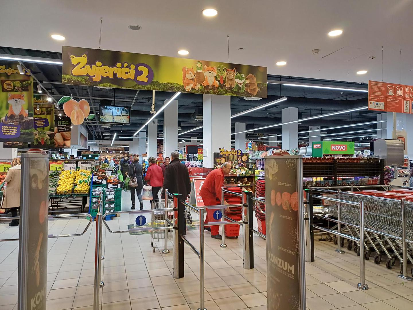 Naime, oba City Centra, Arena Centar, Family Mall, Avenue Mall i sve lokacije Supernove su zatvorene. 

