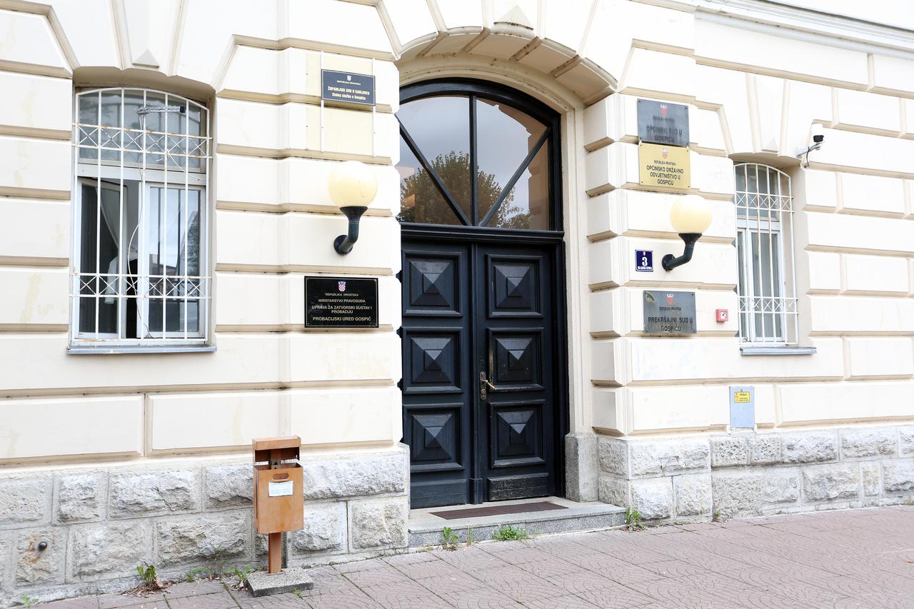 Zgrada sudova u Gospiću