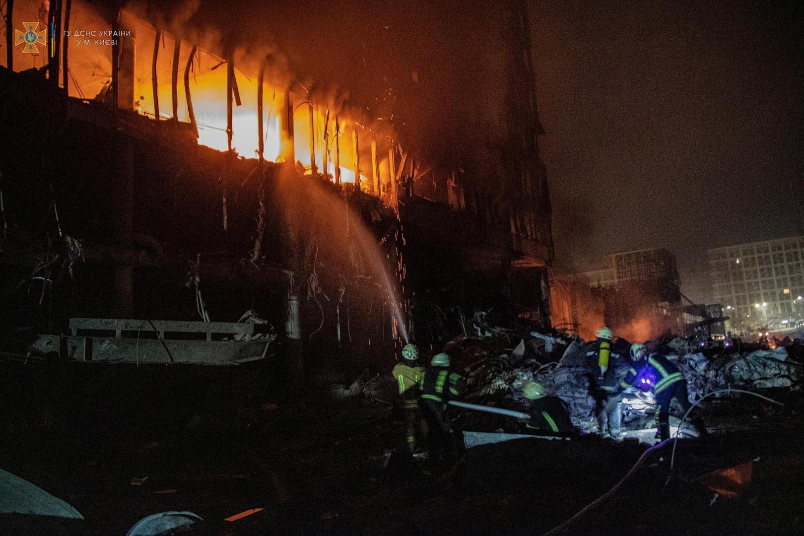 Rescuers work at the site of a shopping mall damaged by an airstrike, as Russia's attack on Ukraine continues, in Kyiv, Ukraine, in this handout picture released March 21, 2022.  Press service of the State Emergency Service of Ukraine/Handout via REUTERS ATTENTION EDITORS - THIS IMAGE HAS BEEN SUPPLIED BY A THIRD PARTY. Photo: State Emergency Service/REUTERS