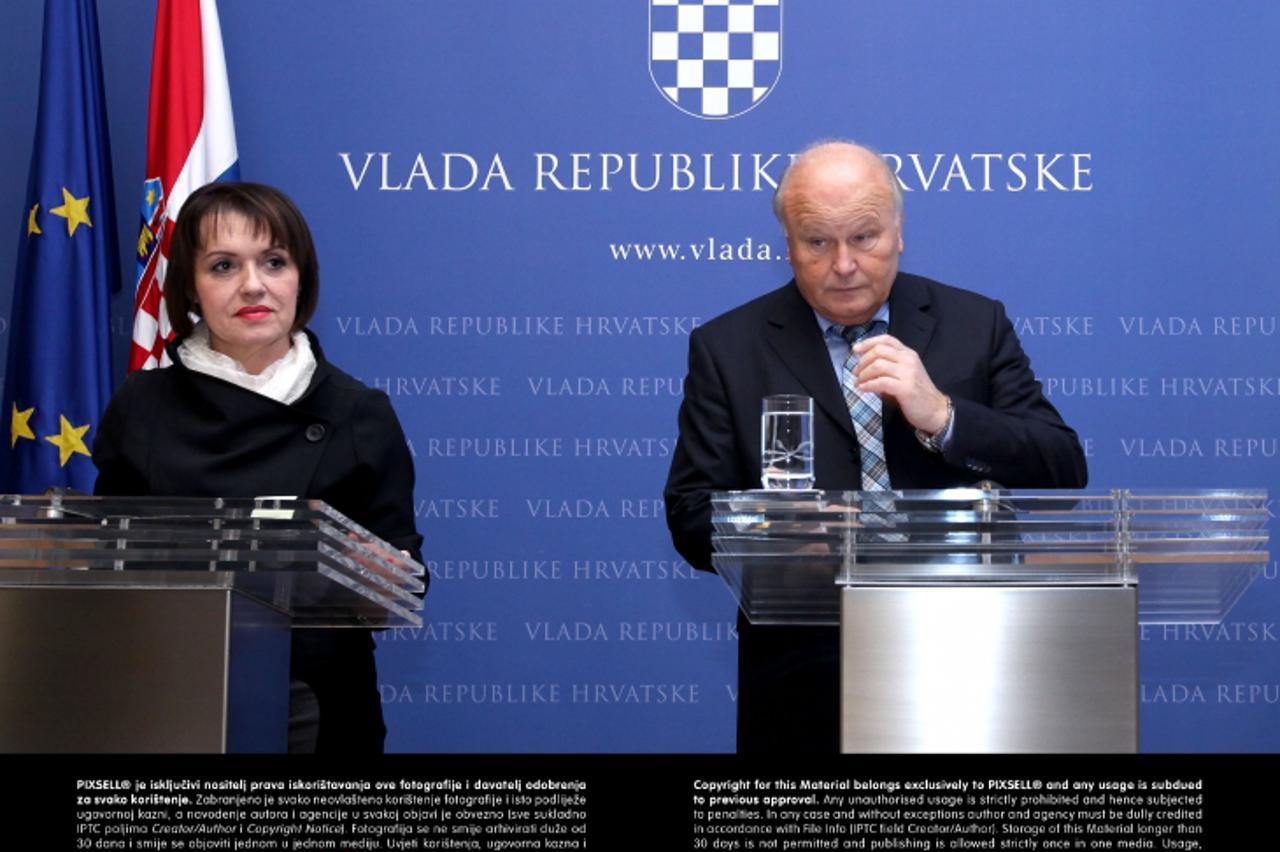'21.11.2012., Zagreb - Slavko Linic i Nada Cavlovic Smiljanec predstavili su danas u Banskim dvorima prijelog zakona o porezima na nekretnine. Photo: Patrik Macek/PIXSELL'