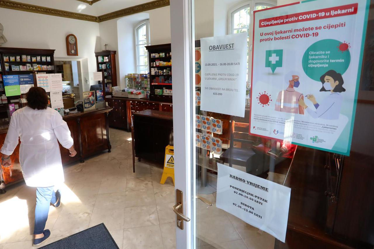 Karlovac: Ljekarna Grgur Ninski prva u županiji uvela cijepljenje protiv koronavirusa