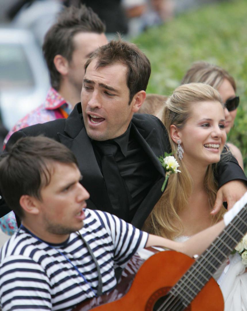 Iako je tada bio zvijezda Juventusa i interes medija bio velik, Tudor je učinio sve da ceremonija ostane intimna, angažiravši prijatelje kako bi spriječio fotografe. 