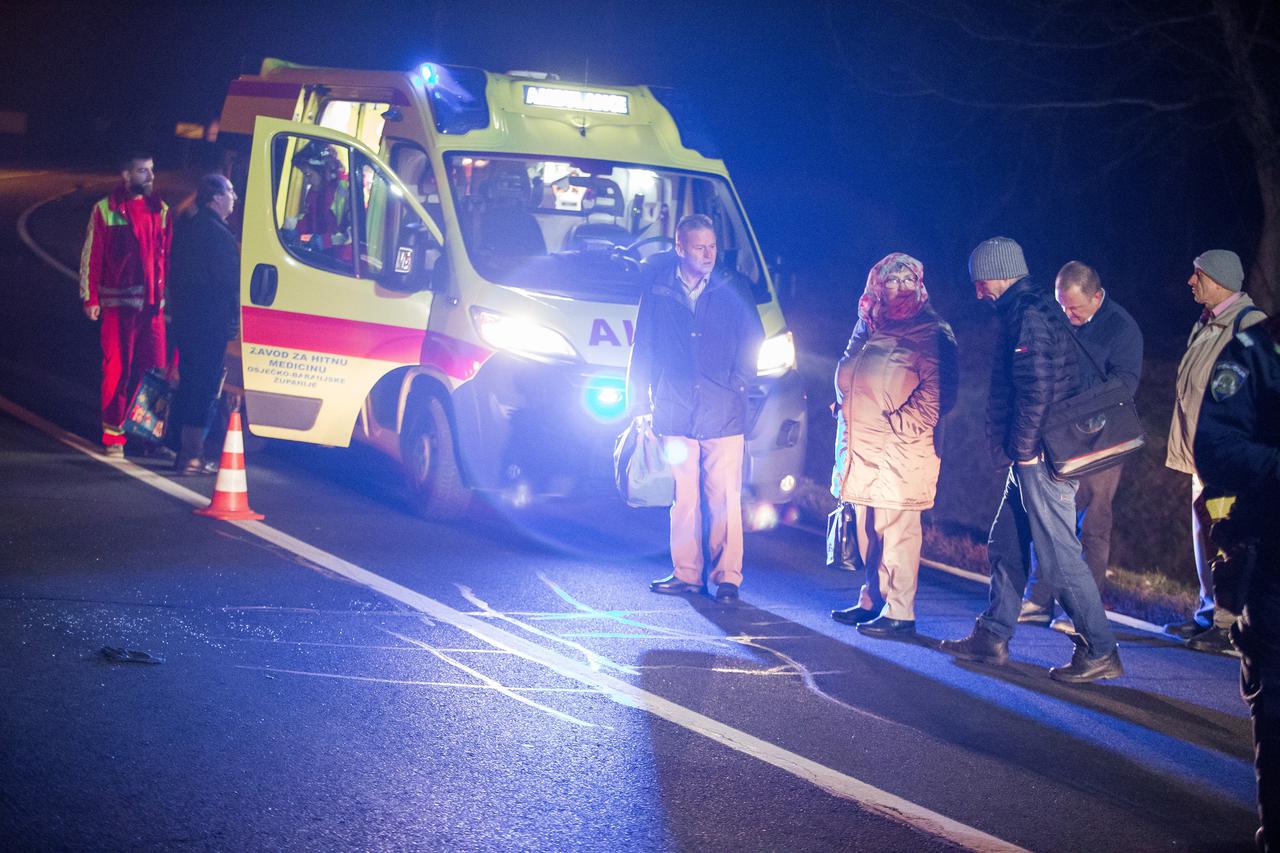 Ernestinovo - Autobus sletio u kanal