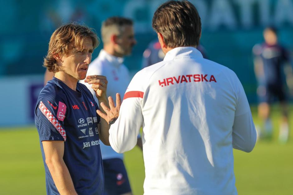 Hrvatski nogometni reprezentativci odradili trening u Rovinju