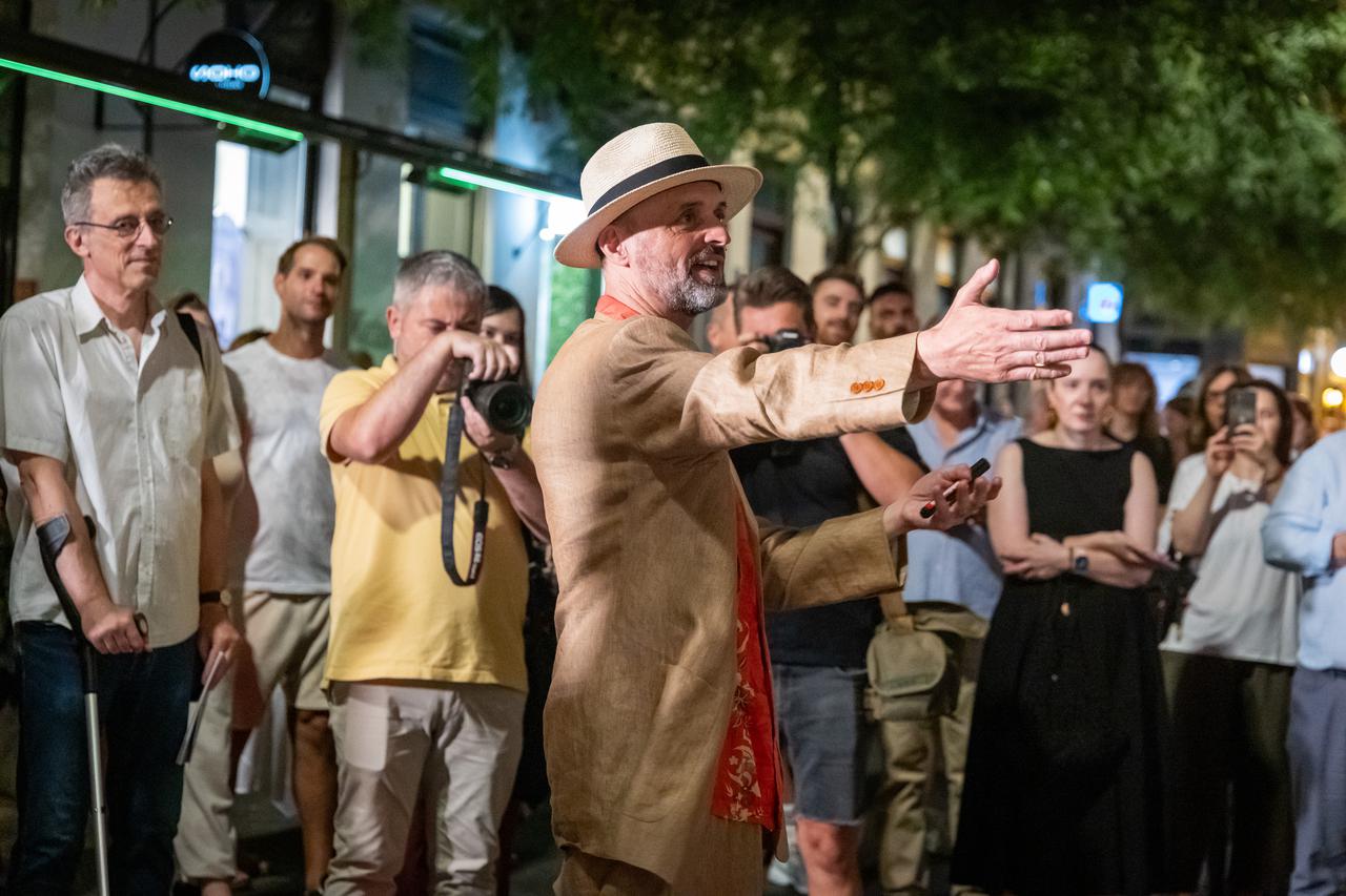 Zagreb: Damir Kerekeš umjetničkim performansom otvorio vlastitu izložbu