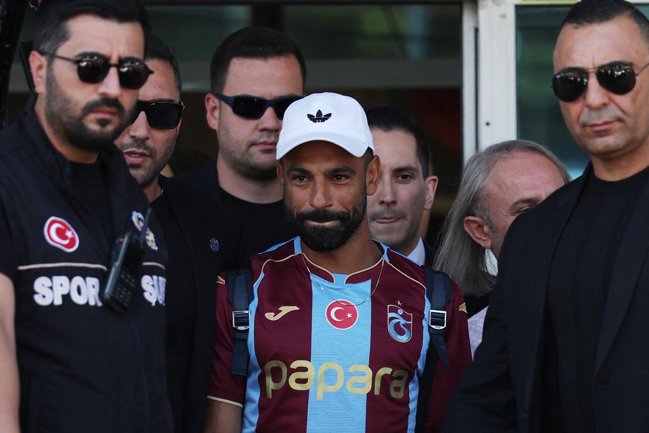 Mohamed Salah arrives in Turkey, expected to sign with Trabzonspor