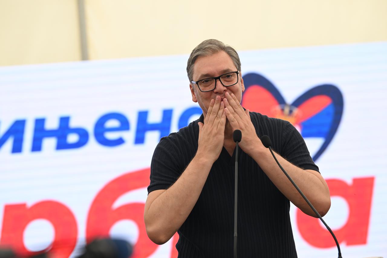Vučić u sklopu kampanje "Ujedinjena Srbija"  posjetio Banovo Polje