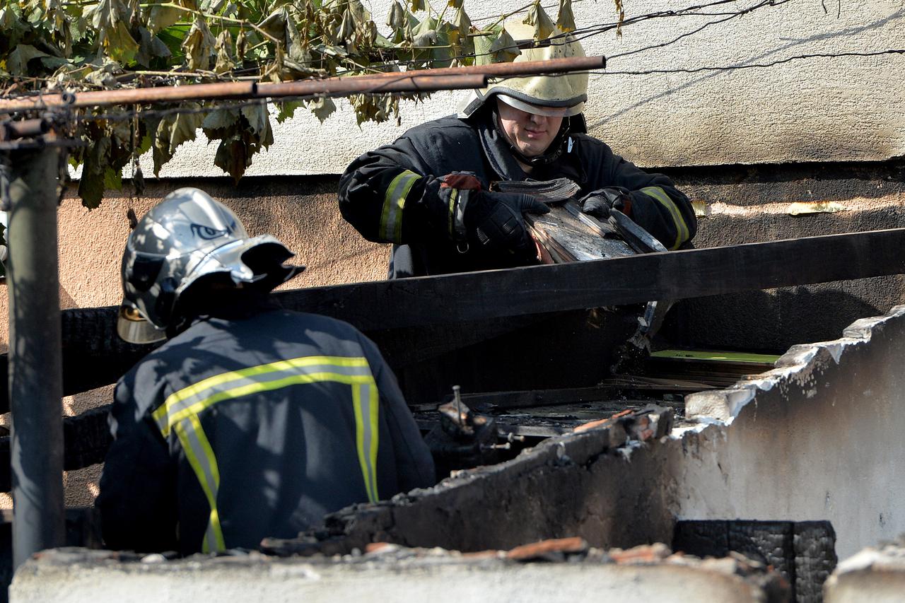 požar šupa vatrogasci