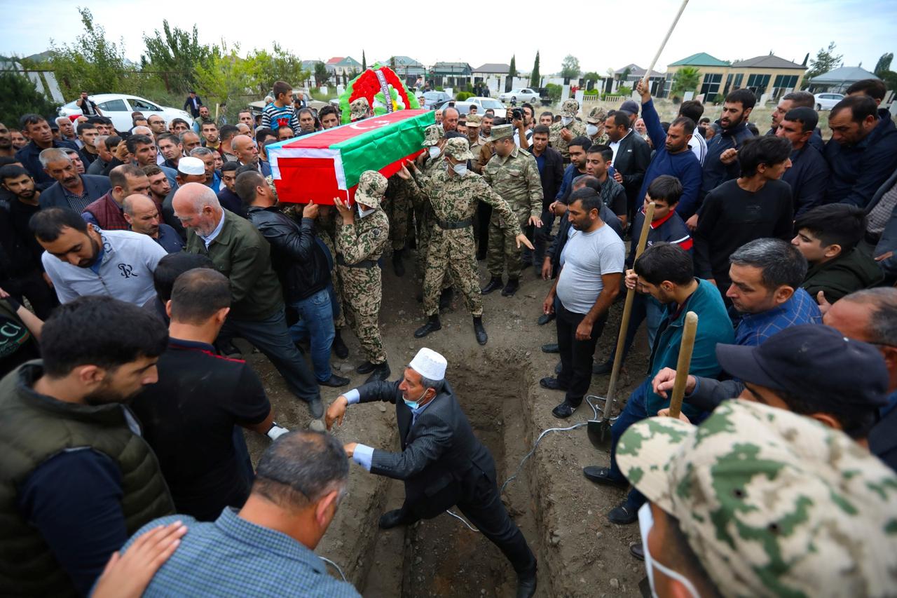 Servicemen carry the coffin of Colonel Lieutenant Makhman Ganbarov, who was killed during the fighting over the breakaway region of Nagorno-Karabakh, during a funeral in the city of Barda