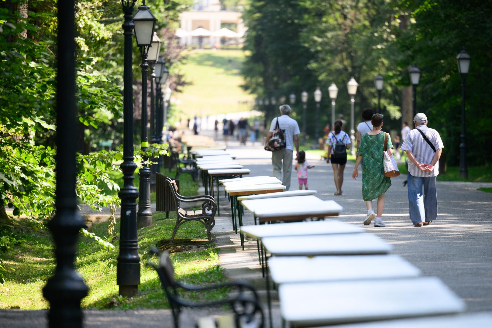 U Zagrebu je rekordna temperatura izmjerena na mjernoj postaji Maksimir 5. srpnja 1950. godine i iznosila je 40,4 °C, a na mjernoj postaji Grič toga je dana izmjereno 40,3 °C. 