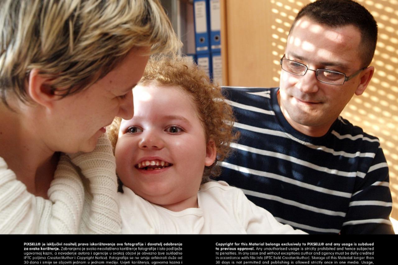 '22.02.2012., Zagreb - Roditelji malog Dominica Pitre, Vanja i Jasmina vode tesku borbu s njegovim zdravstvenim problemima. Photo: Borna Filic/PIXSELL'