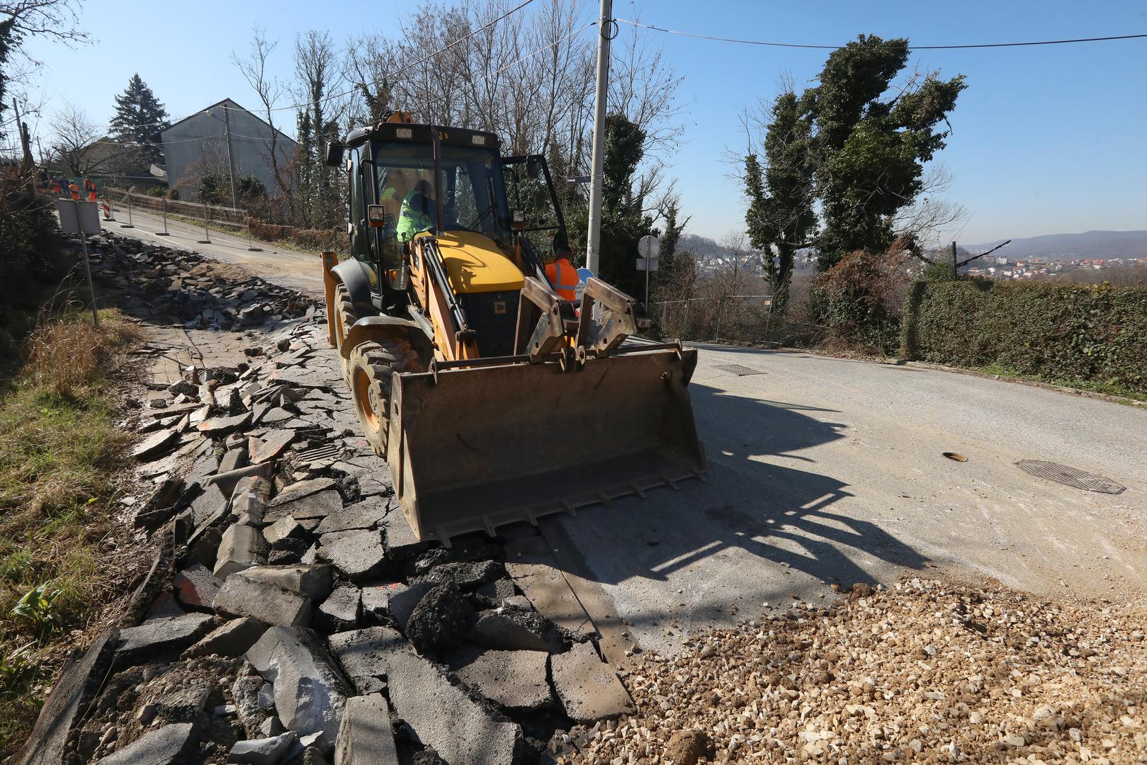 "Treba napraviti istražne radove i utvrditi točno koliki je opseg klizišta i što je prognoza", rekao je Tomašević novinarima na konferenciji za medije na kojoj je predstavljen program "Zagrebački kvartovi kulture" upitan o klizištu u  zagrebačkoj Ulici Vrhovec.