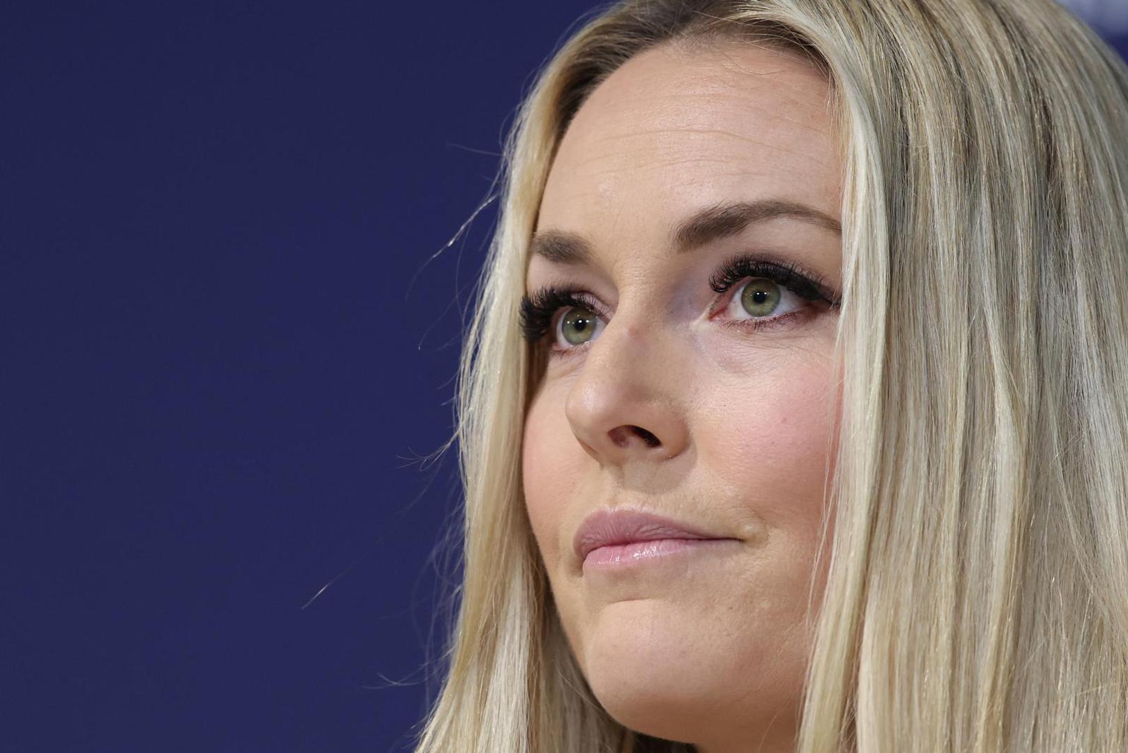 Lindsey Vonn doživjela je užasan pad na olimpijskom spustu u Cortini te je pritom pretrpjela teške ozljede. Legendarna američka skijašica stazu je napustila uz pomoć helikoptera, a ubrzo je potvrđeno da je slomila lijevu nogu te je hitno operirana u bolnici u Trevisu.