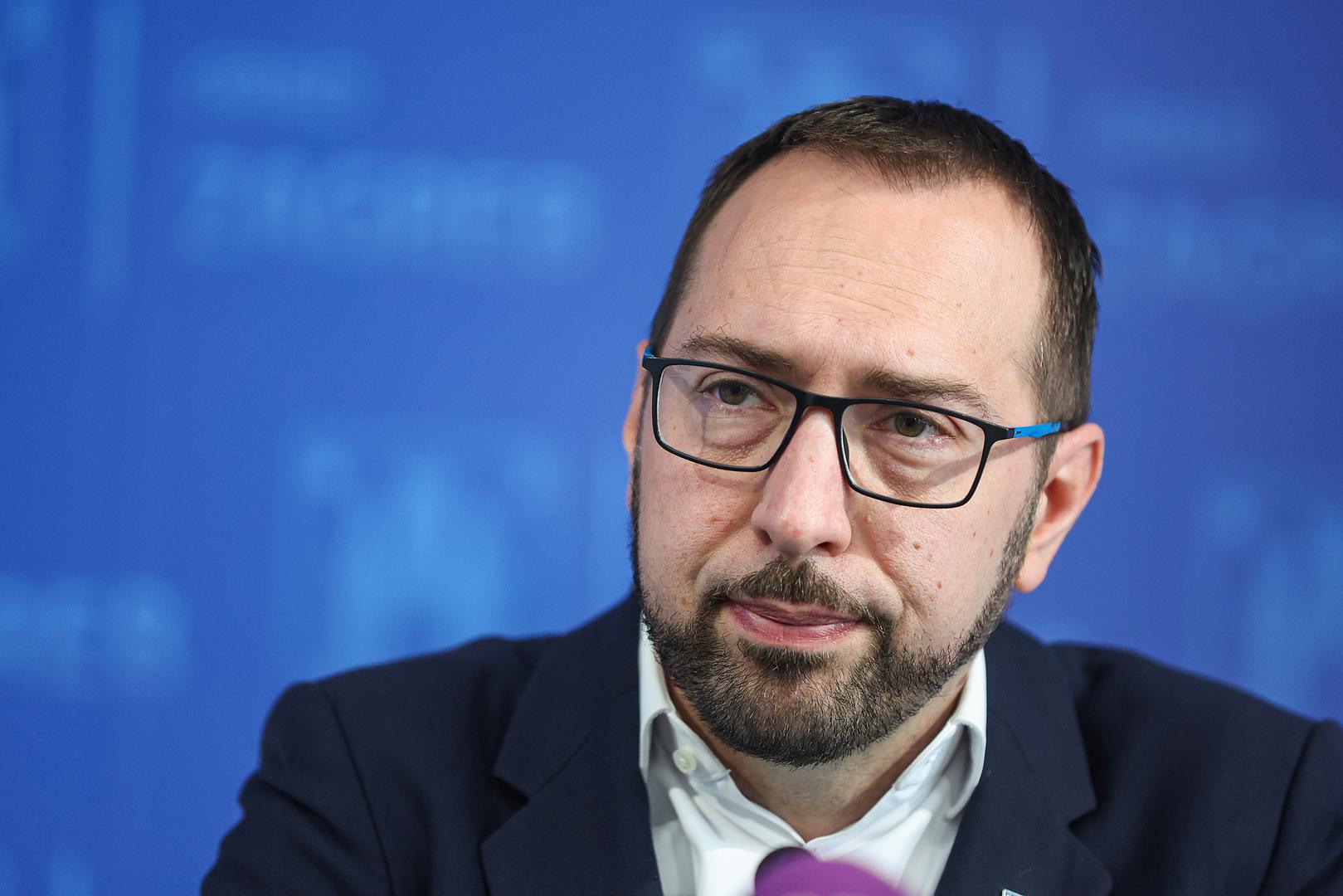  Tomislav Tomašević, gradonačelnik Zagreba i kandidat na nadolazećim lokalnim izborima, od samih početaka svoje političke karijere bio je poznat po svom angažmanu za zaštitu okoliša i javni interes. 