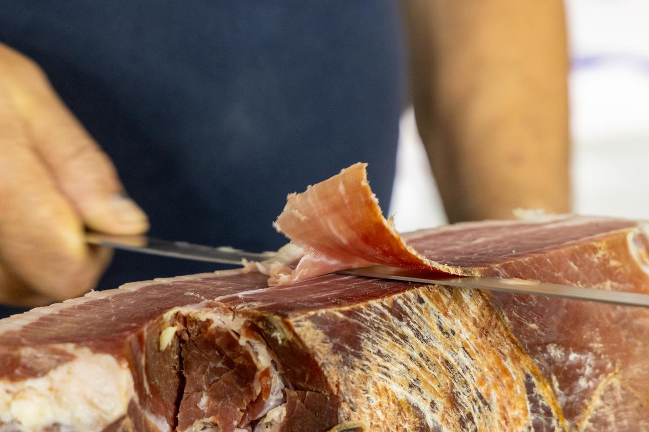 Otvoren 17. Internacionalni sajam pršuta u Tinjanu