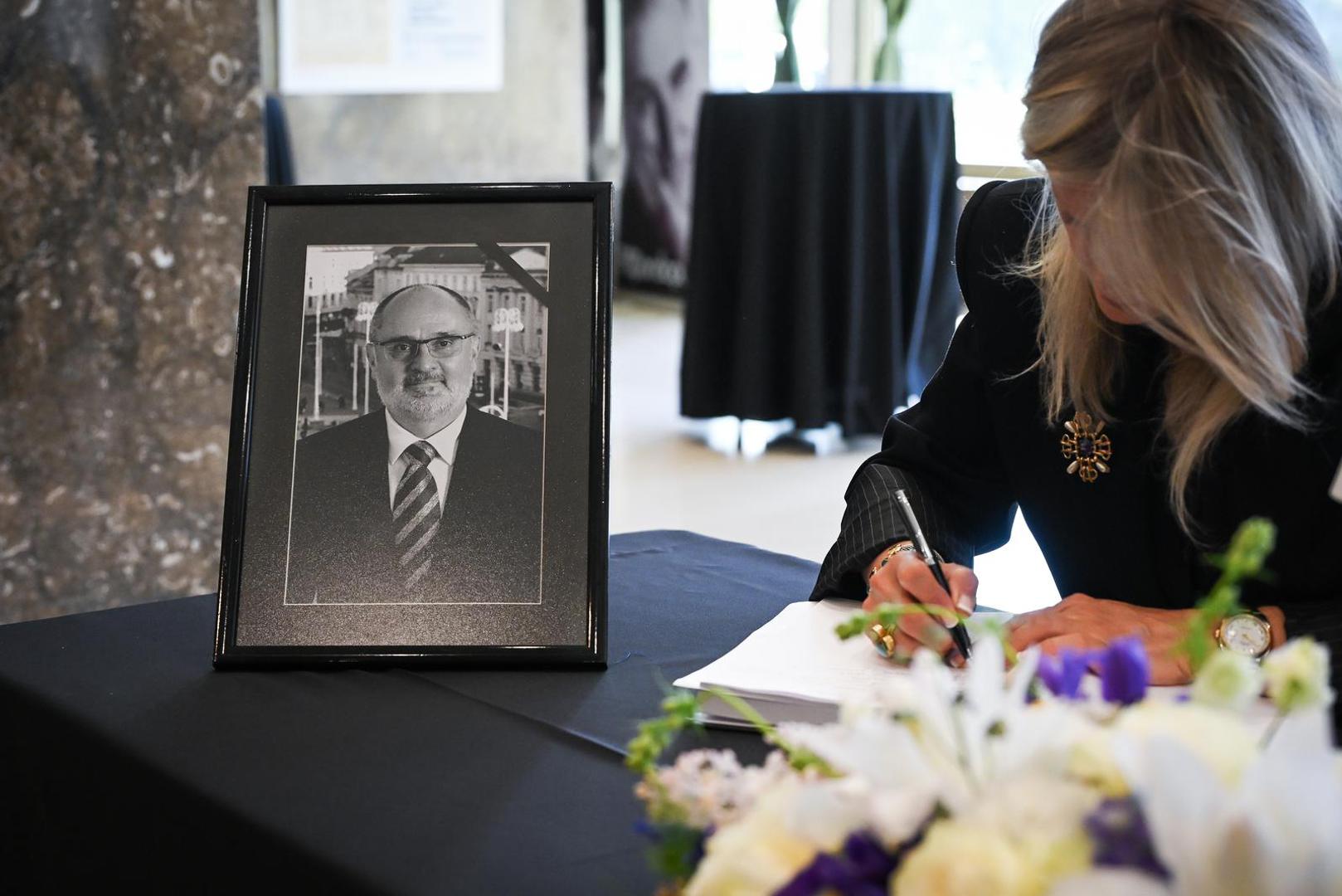 
Počast su mu odali i članovi hrvatske golferske zajednice, istaknuvši da je njegov pristup na terenu bio poput njega samog: “Precizan, nenametljiv i pun ohrabrenja. Bio je istinski bečki dječarac - odmjerena i obrazovana duša koja je svojim ponašanjem postavljala standarde svima”.

