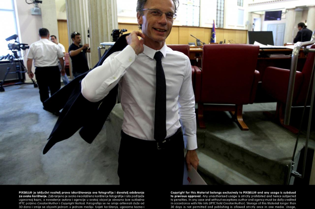 '13.07.2012., Zagreb - Sabor je glasanjem o raspravljenim tockama dnevnog reda zavrsio 4. sjednicu. Boris Vujicic. Photo: Patrik Macek/PIXSELL'