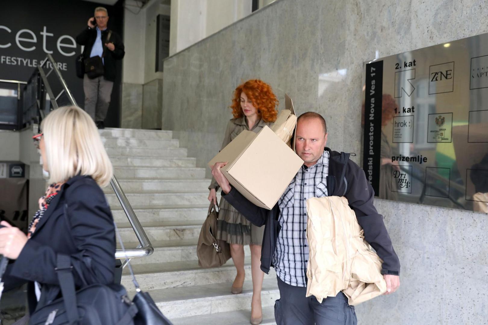 20.05.2020., Zagreb - Ana Karamarko izlazi u pratnji policije iz prostorija tvrtke Drimia. U ranim jutarnjim satima istrazitelji PNUSKOK-a su poceli pretrazivati poslovne prostore tvrtke Drimia Ane Karamarko, supruge bivseg potpredsjednika Vlade i bivseg celnika HDZ-a Tomislava Karamarka. Photo: Patrik Macek/PIXSELL