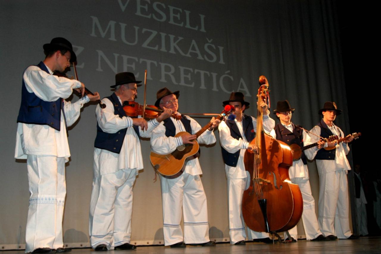 'za kar 20.11.2006....karlovac....zorin dom.... guci....koncert...nastup guca iz netretica... snimio danko fajt'