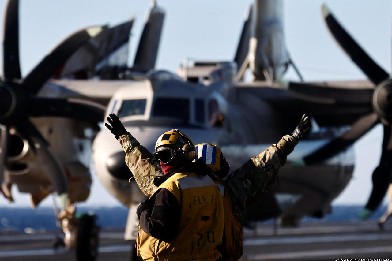 Onboard a U.S. aircraft carrier in times of Ukraine/Russia tensions