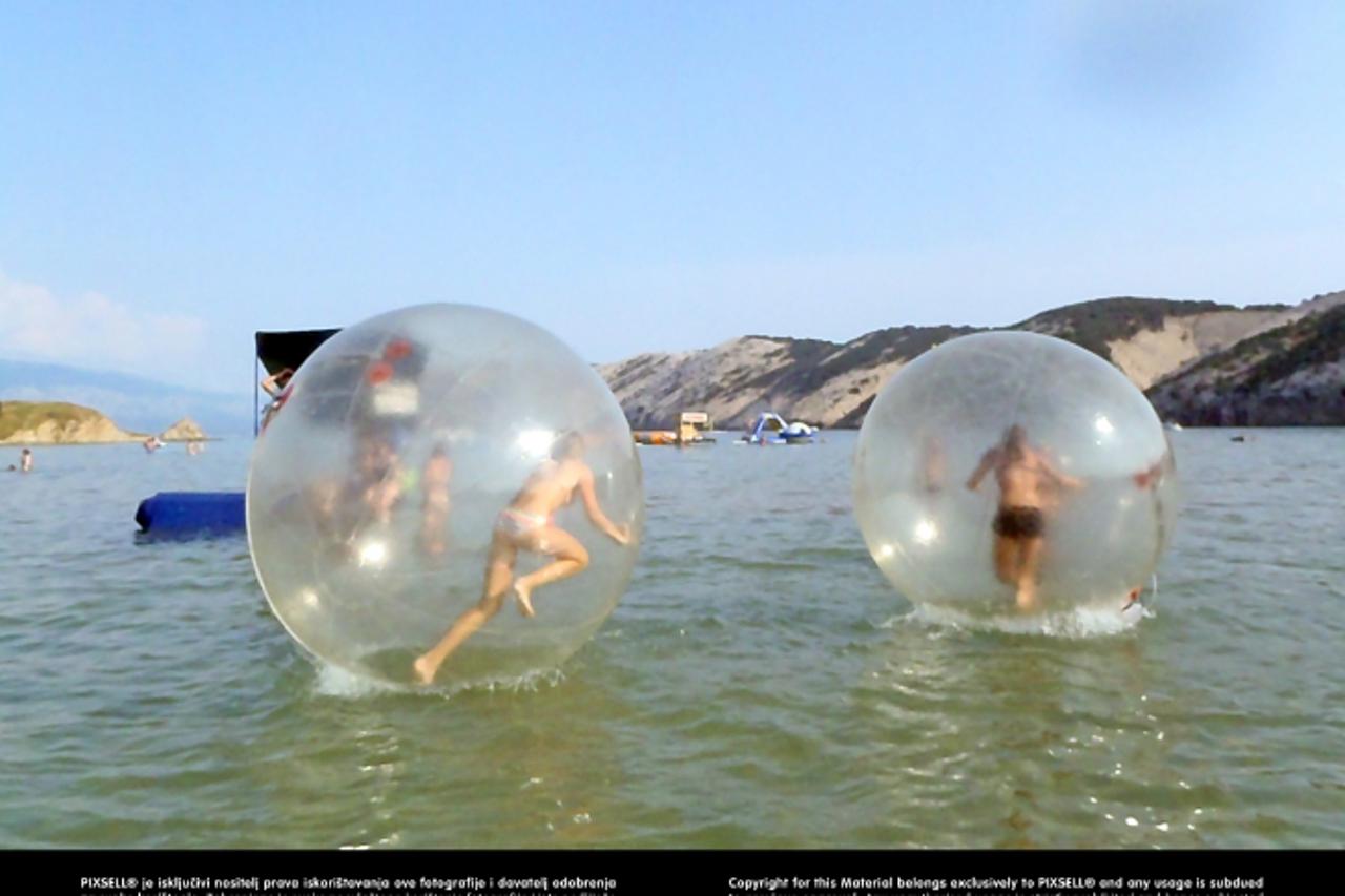 '13.07.2013., Lopar - Rajska plaza u Loparuna otoku Rabu uvrstena je medju 100 najlijepsih plaza svijeta. Photo: Borna Filic/PIXSELL'