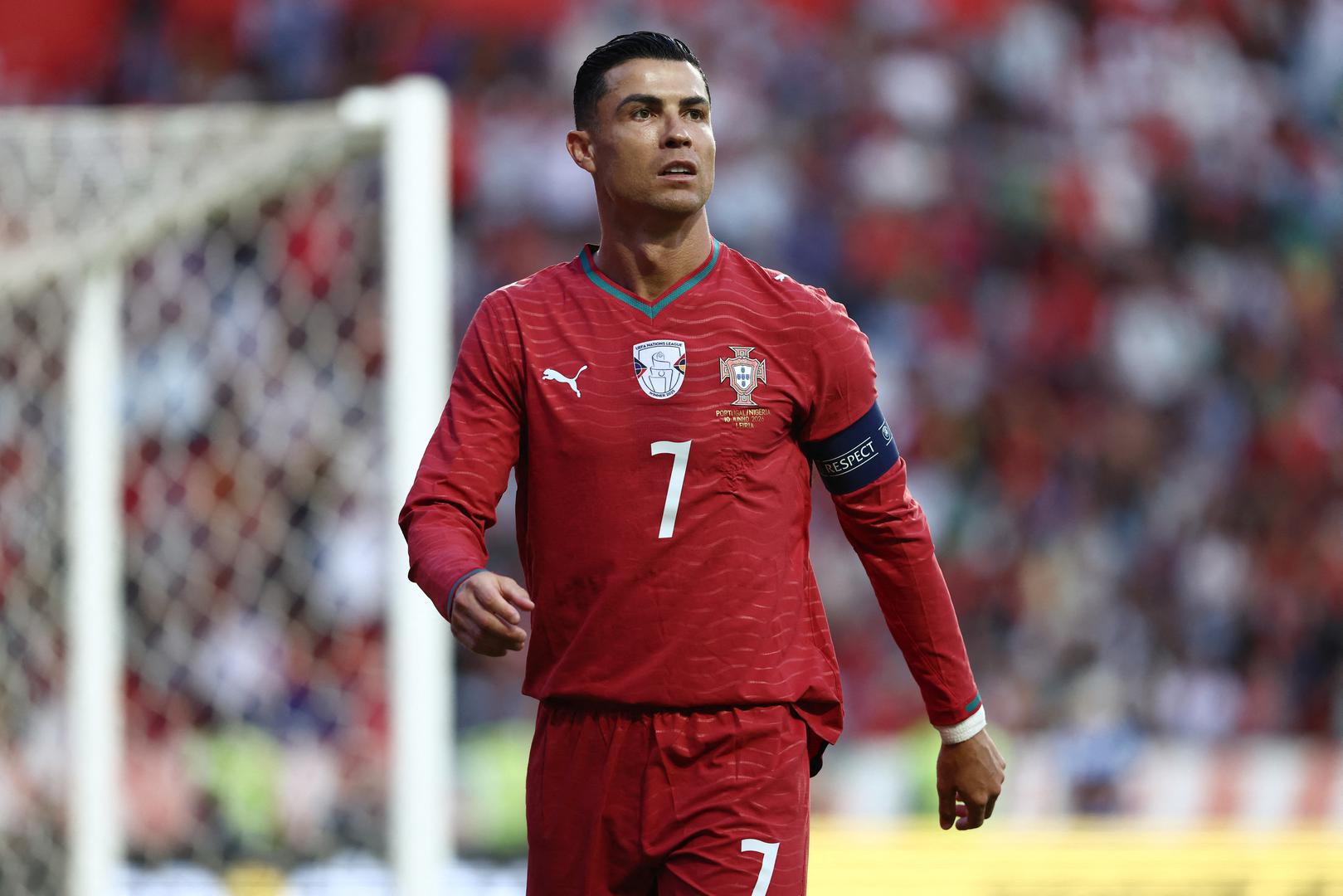 Cristiano Ronaldo (nogomet) – 300 milijuna dolara
Na terenu: 235 milijuna
Izvan terena: 65 milijuna