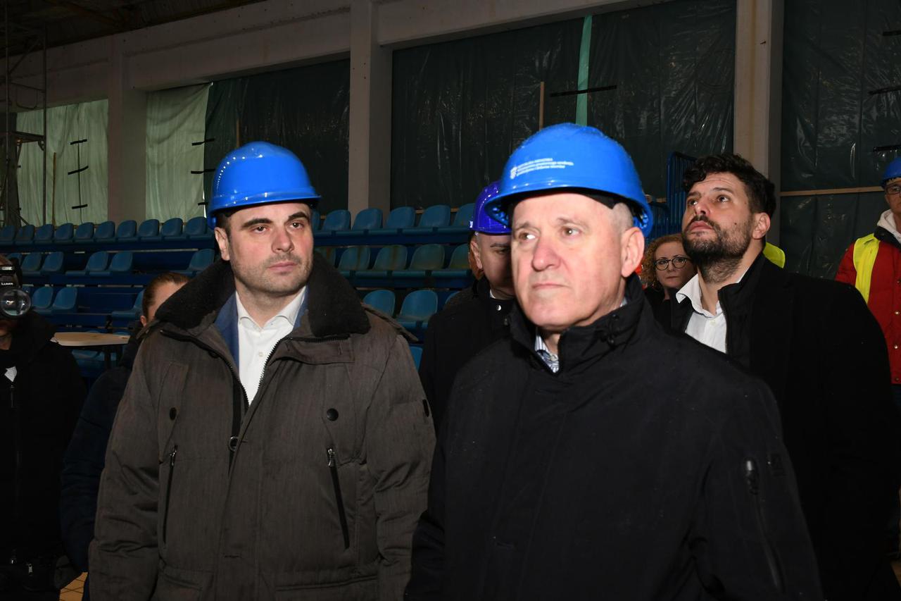 Ministar Bačić obišao područje Siska