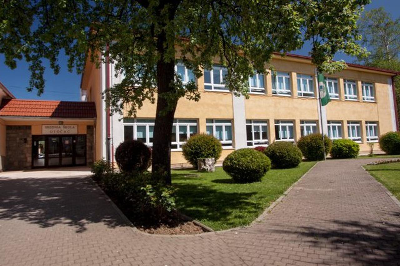 Srednja škola Otočac