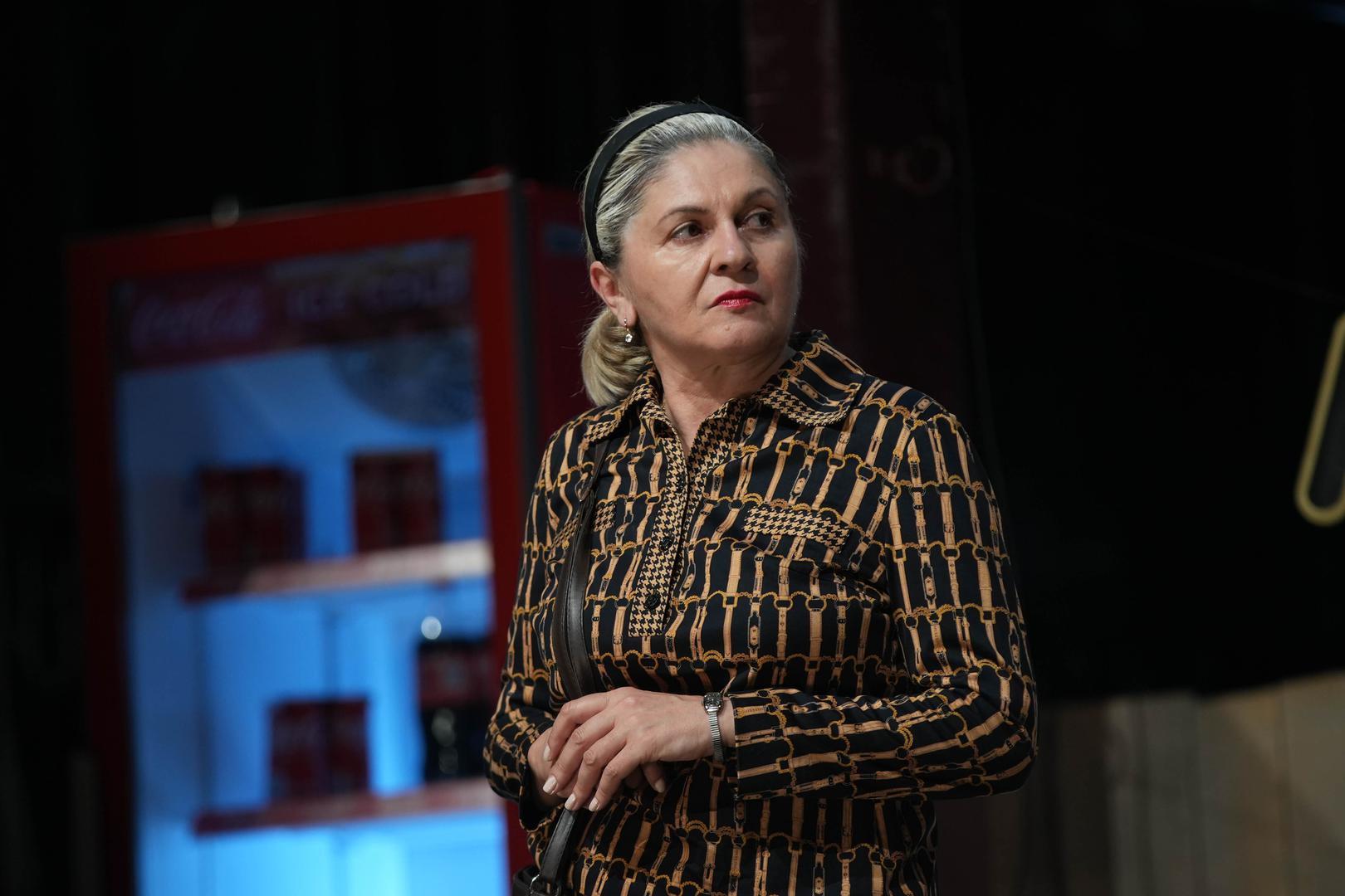 Rođena Splićanka, diplomirala je glumu u Sarajevu. Televizijskoj publici ostala je u sjećanju po sporednim ulogama u serijama poput "Balkan Inc.", "Villa Maria" i "Bibin svijet", dok je značajniji trag ostavila kao Seka Odak u "Ruži vjetrova".