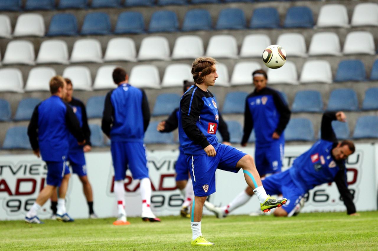 '02.09.2010., Riga, Latvija - Nogmetna reprezentacija Hrvatske odrzala je trening dan uoci prvog susreta kvalifikacija s Latvijom za Europsko prvenstvo 2012. Luka Modric.  Photo: Zeljko Hladika/PIXSEL