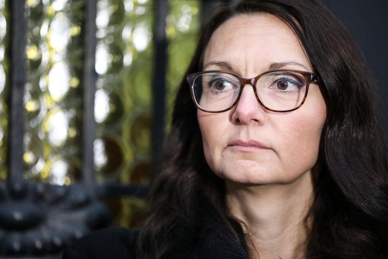 Zagreb: Zviždačica Maja Đerek dala je izjavu medjima ispred zgrade USKOK-a