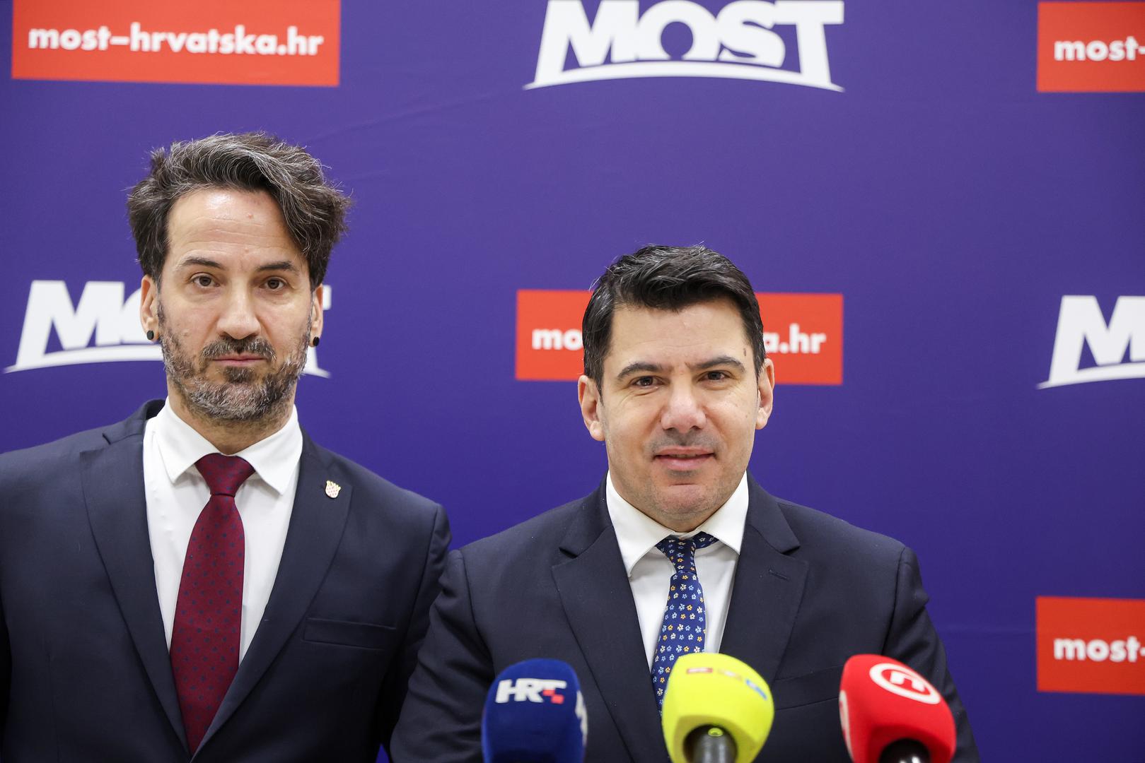 Niže mjesečne iznose, oko 105 eura, plaćaju zastupnici i dužnosnici koji koriste manje stanove.