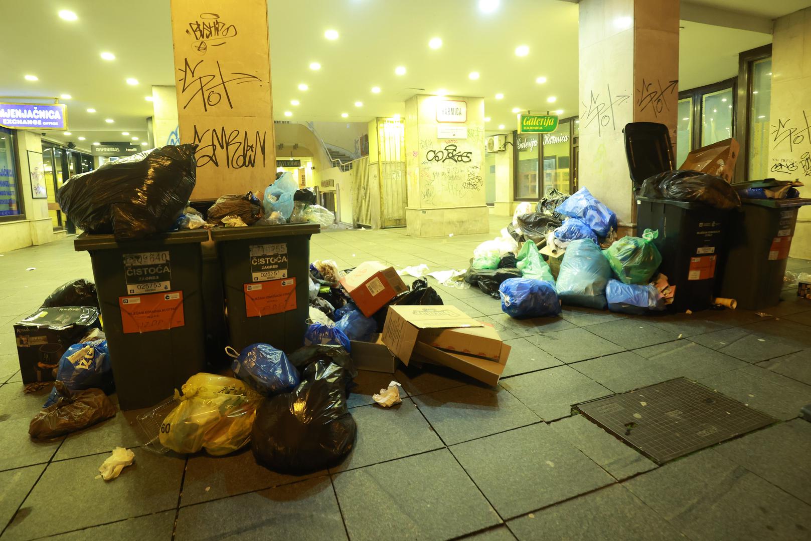 25.01.2023.,Zagreb - Centar grada  prepun je smeca. Radnici Cistoce zasad nisu izasli na teren Photo: Sanjin Strukic/PIXSELL