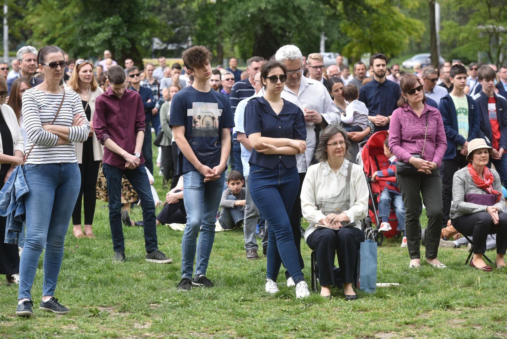 Vjernici su se i na ovom misnom slavlju držali razmaka.