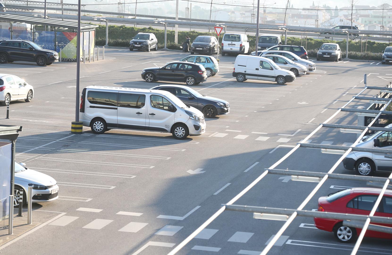 07.02.2025., Split - Lidl na Sirobuji tijekom treceg opceg bojkota trgovina u Hrvatskoj. Photo: Ivo Cagalj/PIXSELL