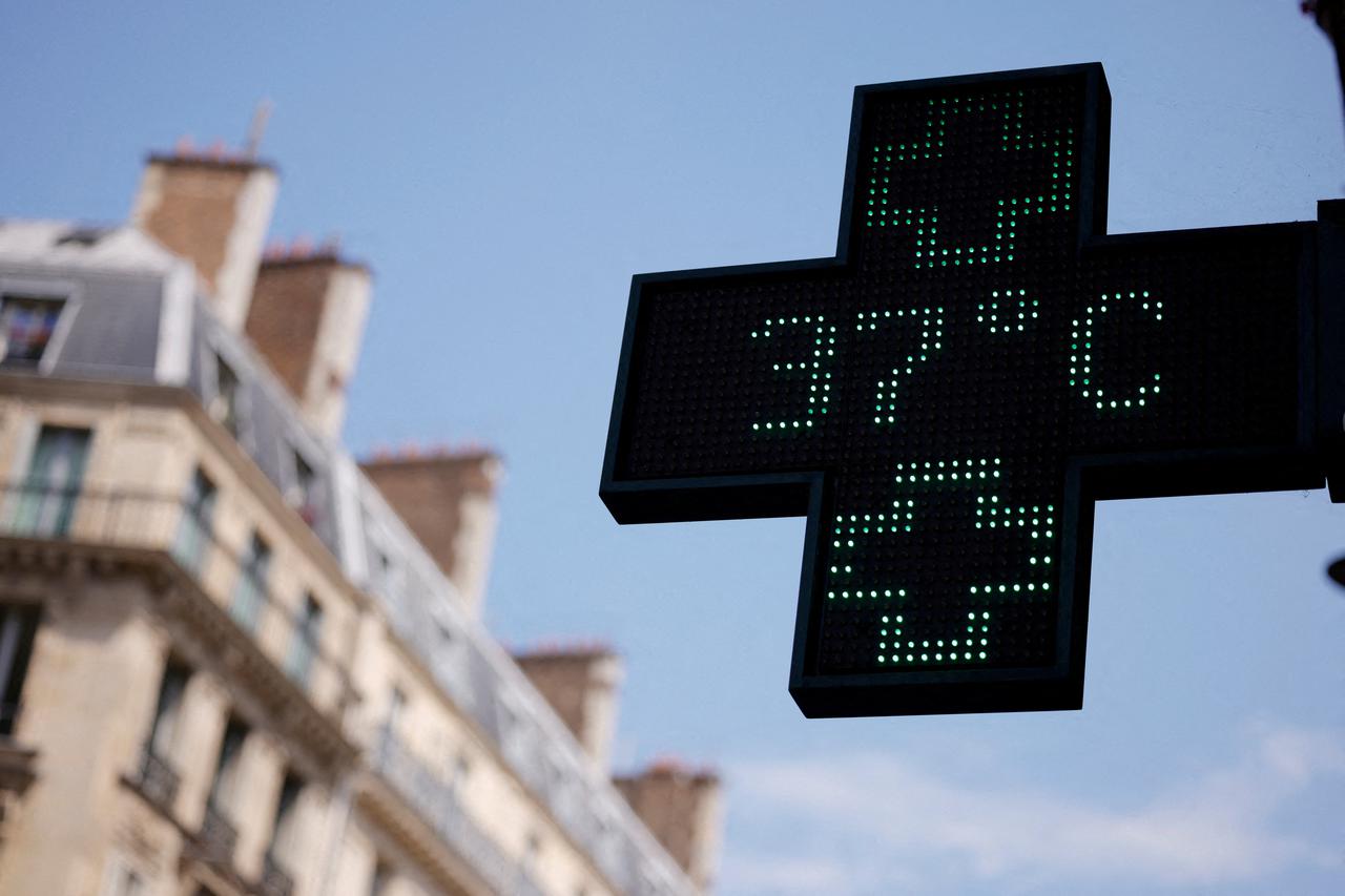 FILE PHOTO: Heatwave hits France