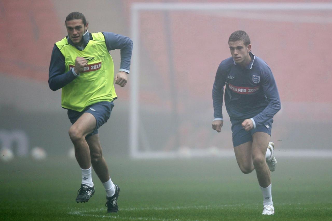 \'England\'s Andy Carroll (L) and Jordan Henderson attend a team training session at Wembley Stadium in London November 16, 2010. England are due to play France in an international friendly soccer mat