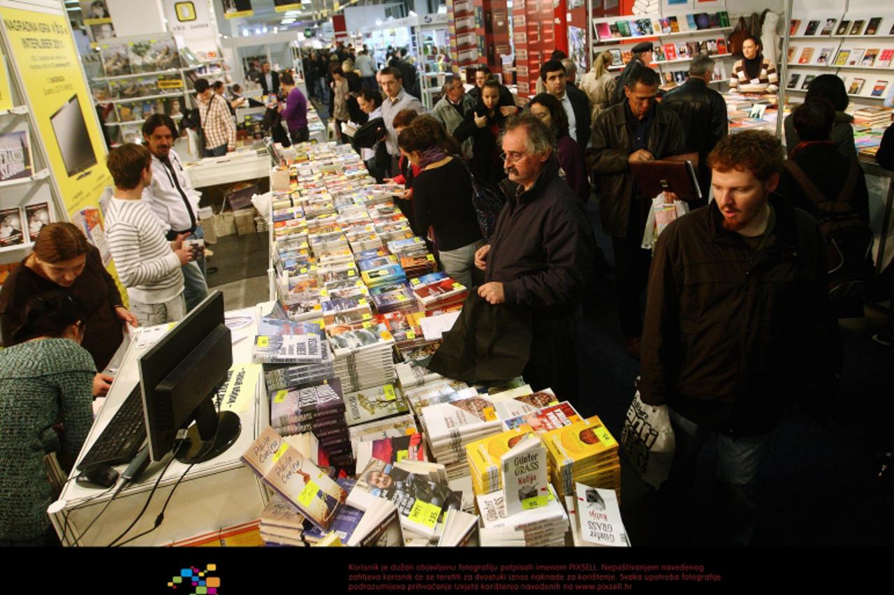 '08.11.2011., Zagreb - Danas je na Zagrebackom velesajmu otvoren tradicionalni Sajam knjiga. Vise posjetitelja sajam je posjetilo tek u poslijepodnevnim satima. Photo: Zeljko Hladika/PIXSELL'