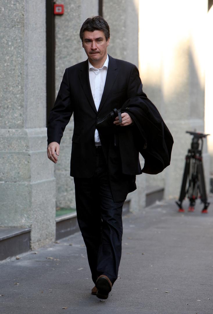 Presudan za njegov politički uspon bio je ulazak u SDP, u kojem je nakon smrti Ivice Račana 2007. izabran za predsjednika stranke. U trenutku preuzimanja vodstva Milanović je bio relativno novo lice na nacionalnoj političkoj sceni, a ubrzo je postao jedno od glavnih oporbenih imena.