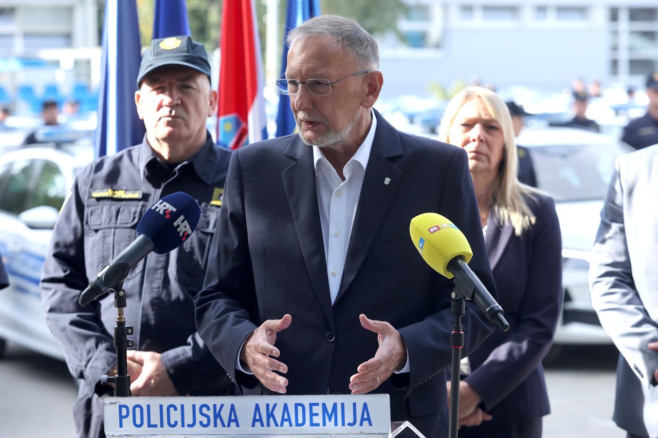 Zagreb: Davor Božinović nazočio primopredaji 522 vozila za obavljanje policijskih poslova