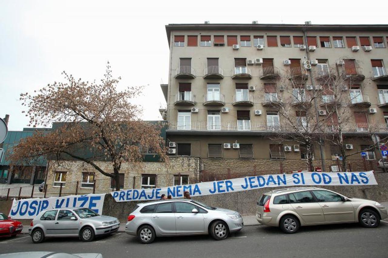 Josip Kuže, transparent portal (1)