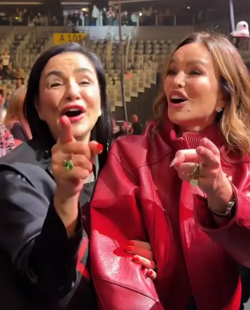 Na društvenim mrežama objavile su niz fotografija i videa s koncerta, a kasnije su se i fotografirale s članovima benda.