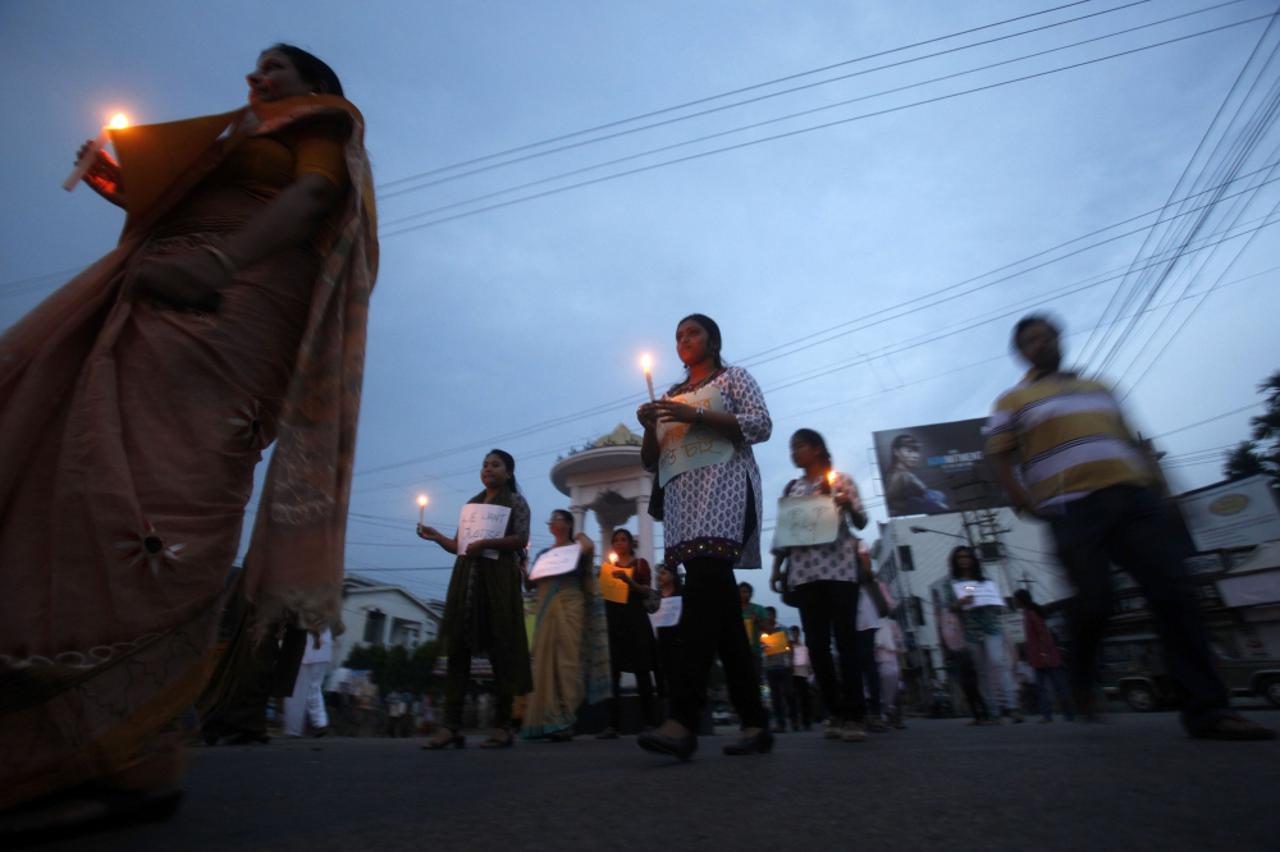 Indija silovanje svjeće (1)