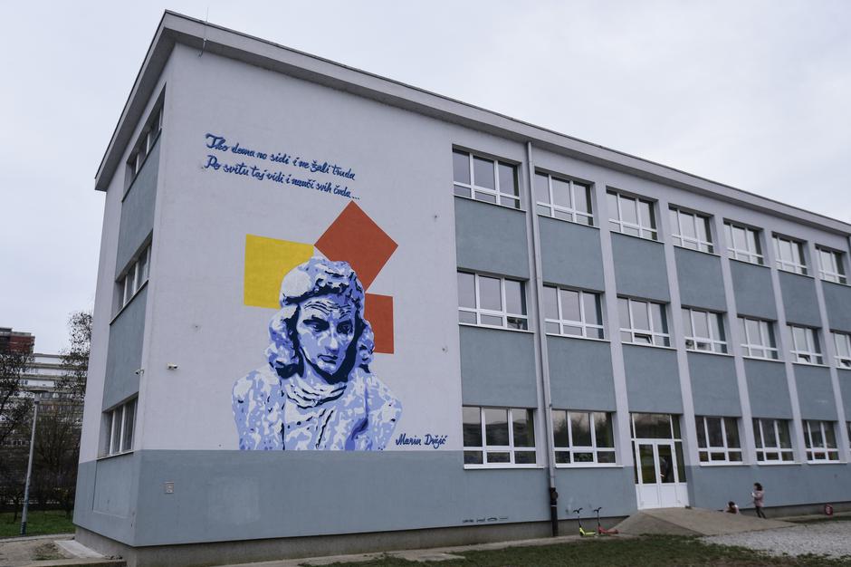 Zagreb: Mural Marina Drži?a na zgradi istoimene Osnovne škole 