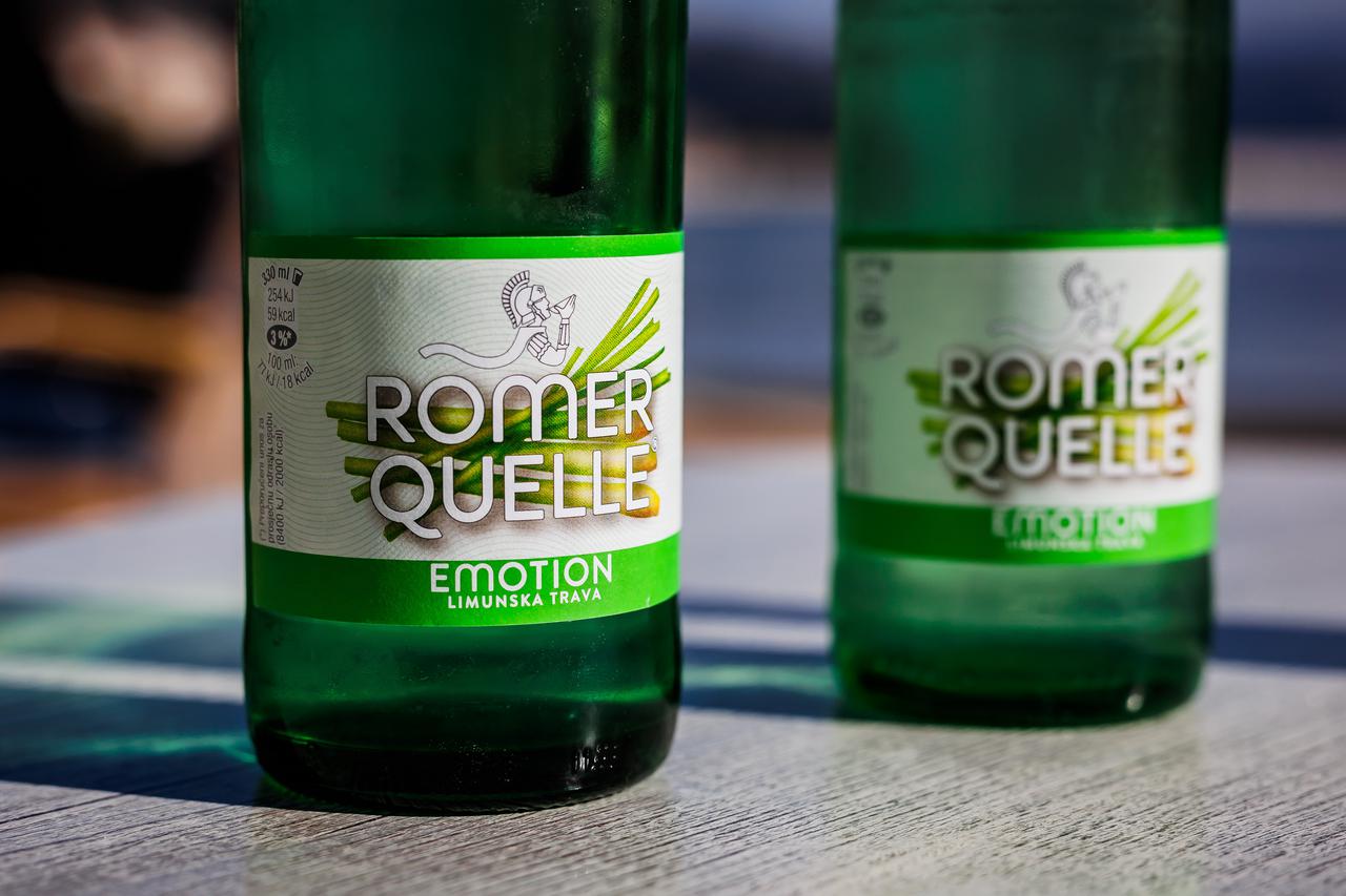 Boce Coca-Cole i Romerquelle vode