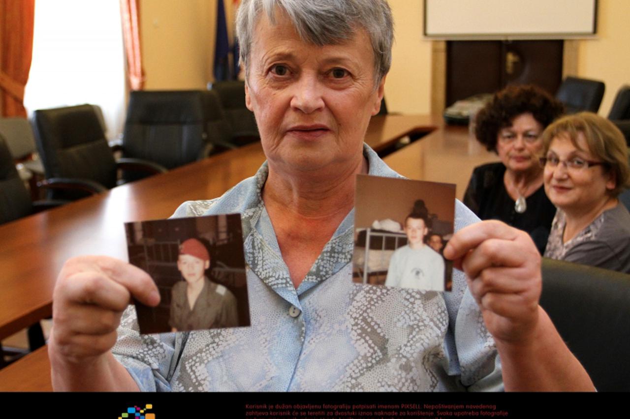 '31.08.2012., Zagreb, - Ministar branitelja Predrag Matic primio je Lyliane Foumier, majku hrvatskog branitelja Jeana Michela Nicoliera. Photo: Anto Magzan/PIXSELL'