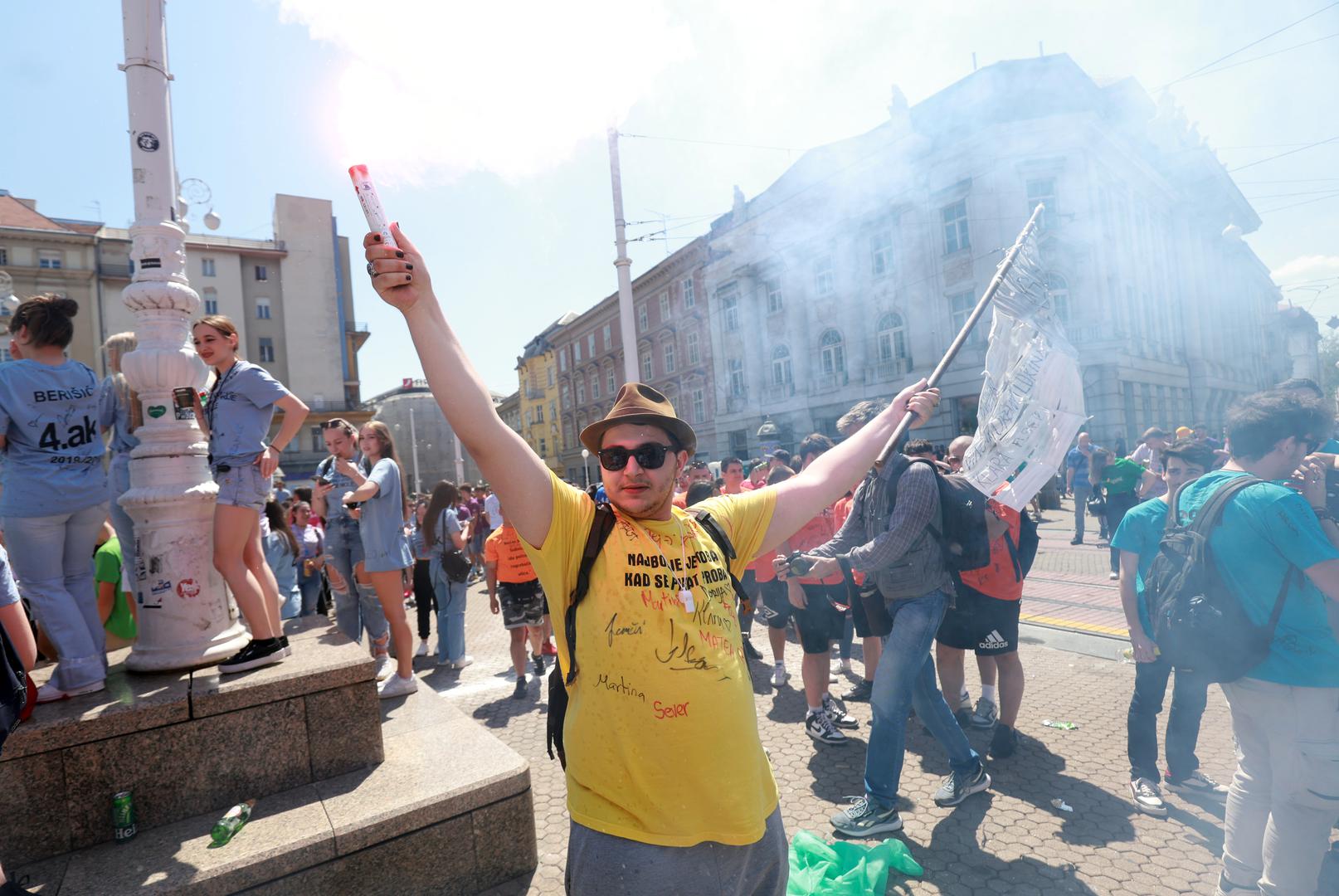 26.05.2023. Zagreb - Norijada maturanata na na Trgu bana Josipa Jelacica Photo: Sanjin Strukic/PIXSELL