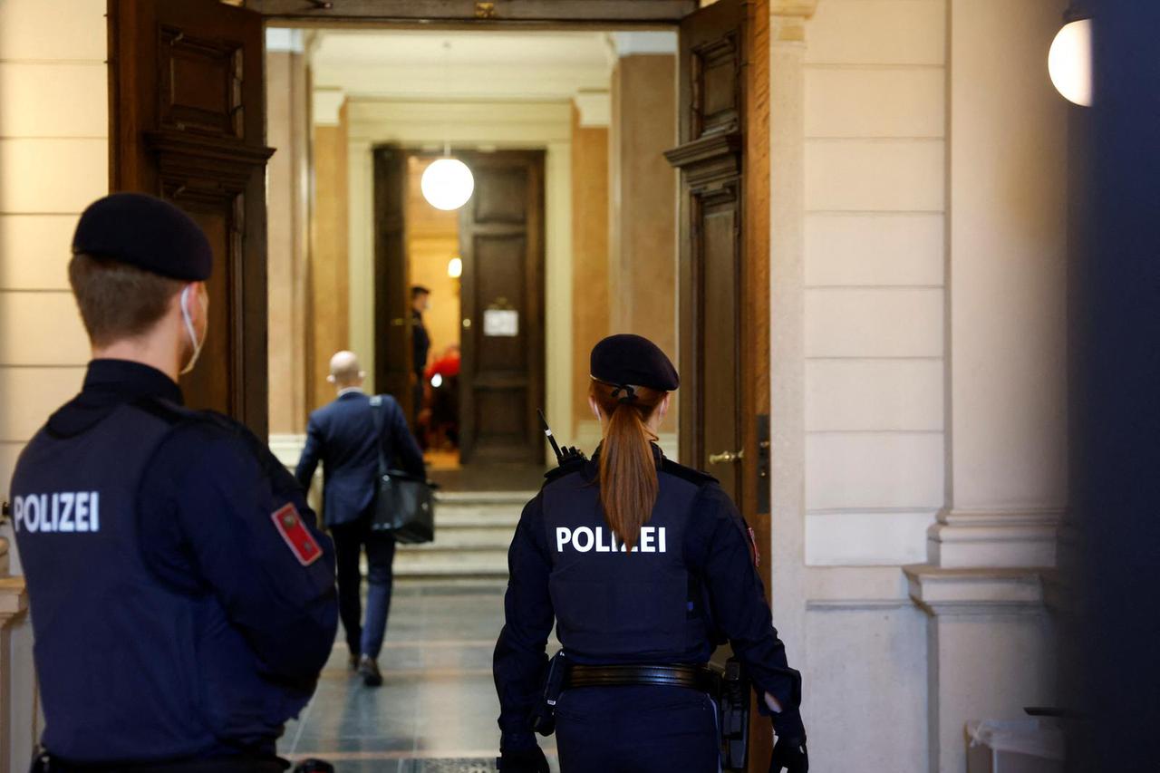 The trial of six men accused of providing various degrees of help to a jihadist starts in Vienna
